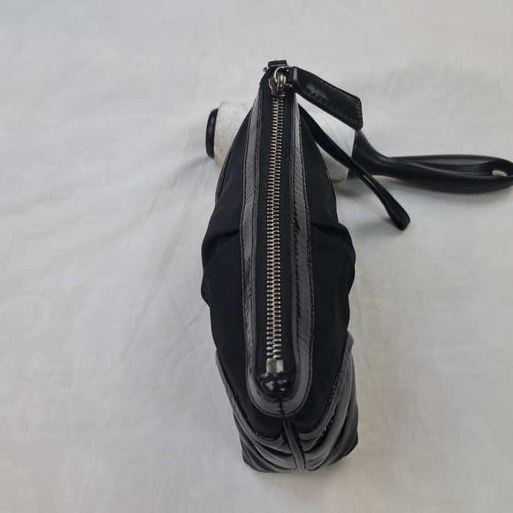 Burberry Black Clutch Sleek Compact Design - Picture 6 of 16